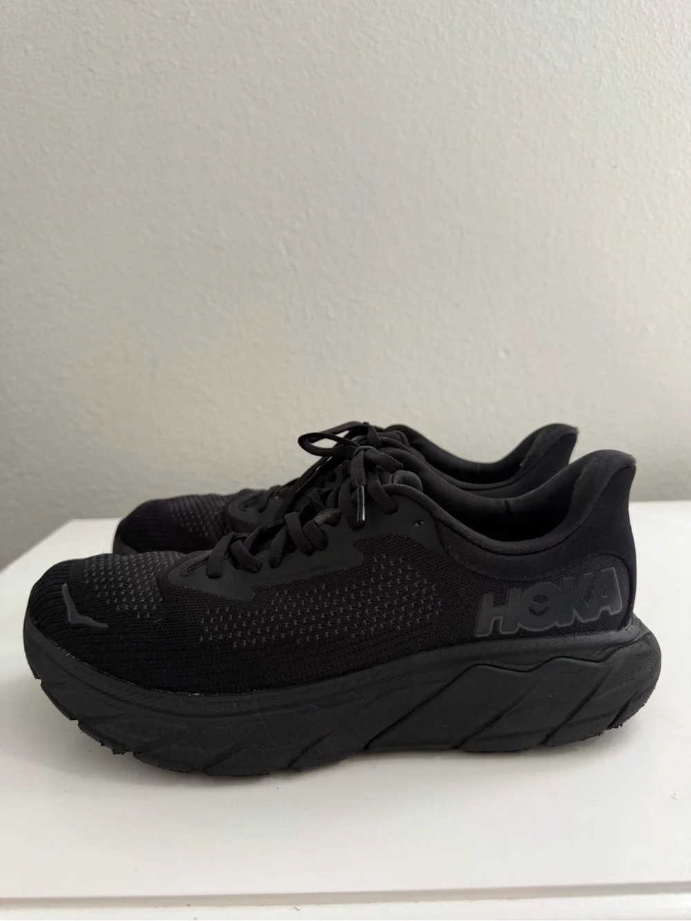 Hoka Arahi 7 Men size 7.5 All-Black Plush Cushion Running Shoes - Picture 4 of 9